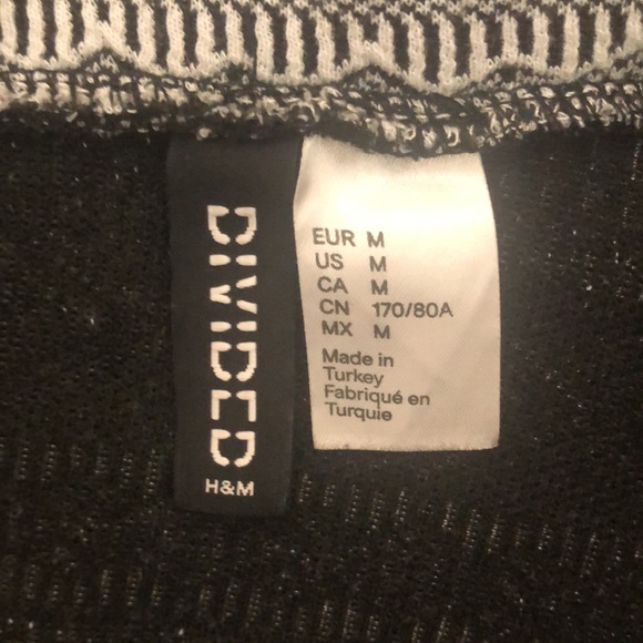 COPY - H&M Skirt Medium Unique Print - Picture 3 of 5